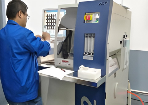 Precision cutting machine